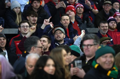 180126 - Northampton Saints v Scarlets - European Rugby Champions Cup - Scarlets thank the fans at full time