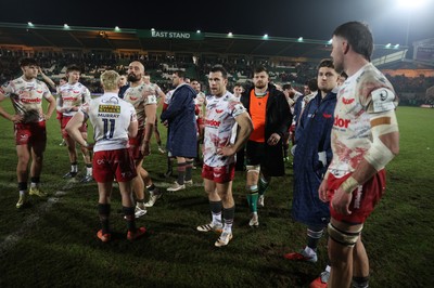 180126 - Northampton Saints v Scarlets - European Rugby Champions Cup - Dejected Gareth Davies of Scarlets at full time