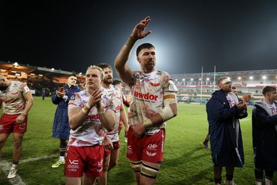 180126 - Northampton Saints v Scarlets - European Rugby Champions Cup - Max Douglas of Scarlets at full time