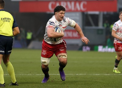 180126 - Northampton Saints v Scarlets - European Rugby Champions Cup - Fletcher Anderson of Scarlets 