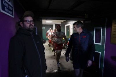 180126 - Northampton Saints v Scarlets - European Rugby Champions Cup - Josh Macleod of Scarlets 