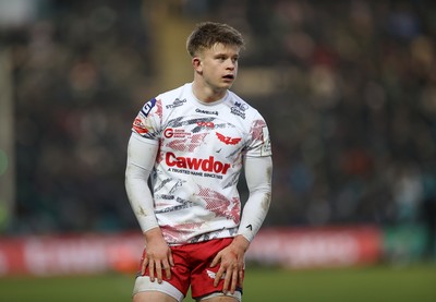 180126 - Northampton Saints v Scarlets - European Rugby Champions Cup - Archie Hughes of Scarlets 