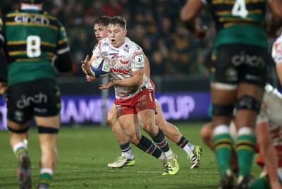 180126 - Northampton Saints v Scarlets - European Rugby Champions Cup - Sam Costelow of Scarlets 
