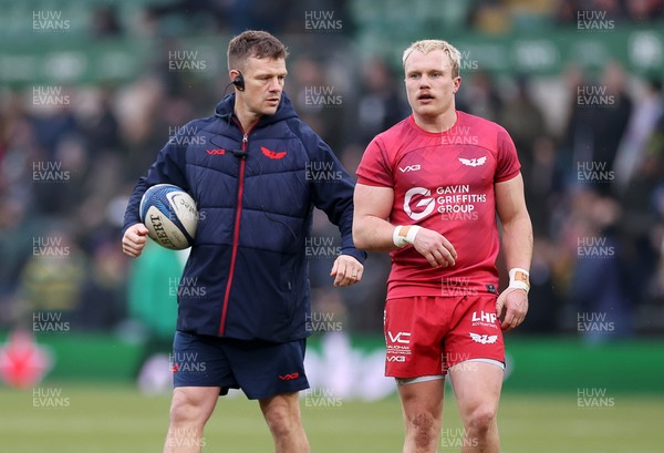 180126 - Northampton Saints v Scarlets - European Rugby Champions Cup - Scarlets Head Coach Dwayne Peel with Blair Murray