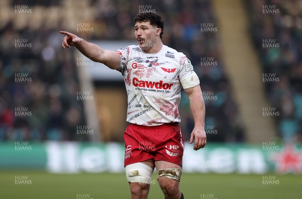 180126 - Northampton Saints v Scarlets - European Rugby Champions Cup - Fletcher Anderson of Scarlets 