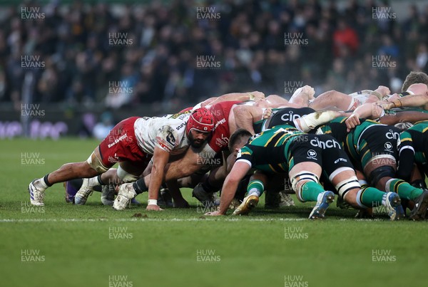 180126 - Northampton Saints v Scarlets - European Rugby Champions Cup - Josh Macleod of Scarlets 