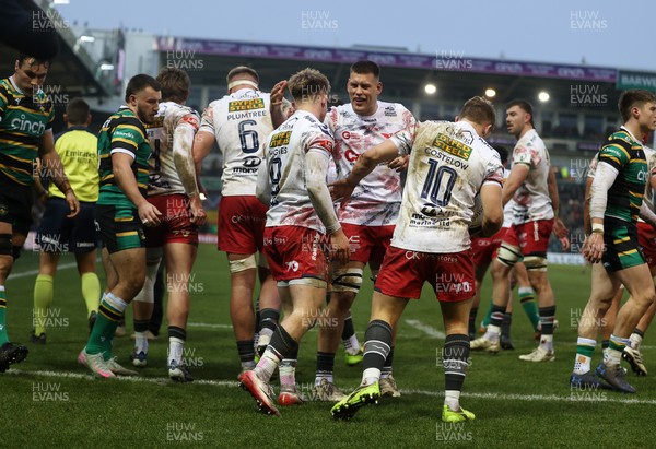 180126 - Northampton Saints v Scarlets - European Rugby Champions Cup - Archie Hughes of Scarlets celebrates scoring a try with team mates
