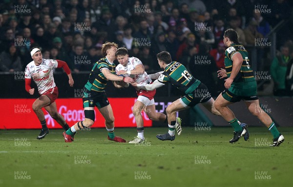 180126 - Northampton Saints v Scarlets - European Rugby Champions Cup - Macs Page of Scarlets is tackled by George Hendy and Tommy Freeman of Northampton 