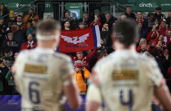 180126 - Northampton Saints v Scarlets - European Rugby Champions Cup - Scarlets thank the fans at full time