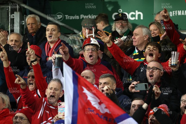 180126 - Northampton Saints v Scarlets - European Rugby Champions Cup - Scarlets thank the fans at full time