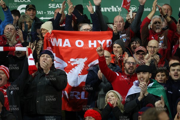 180126 - Northampton Saints v Scarlets - European Rugby Champions Cup - Scarlets thank the fans at full time