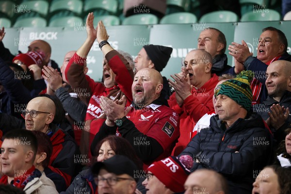 180126 - Northampton Saints v Scarlets - European Rugby Champions Cup - Scarlets thank the fans at full time