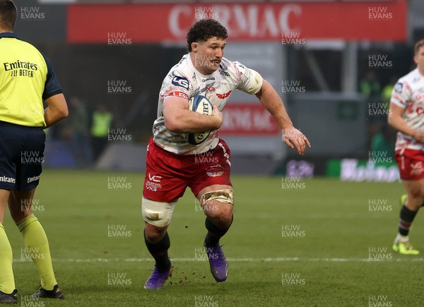 180126 - Northampton Saints v Scarlets - European Rugby Champions Cup - Fletcher Anderson of Scarlets 