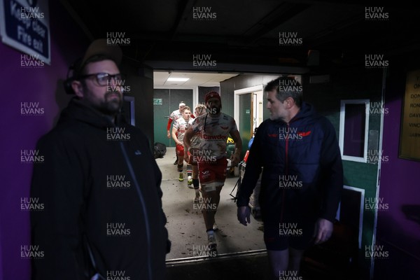 180126 - Northampton Saints v Scarlets - European Rugby Champions Cup - Josh Macleod of Scarlets 