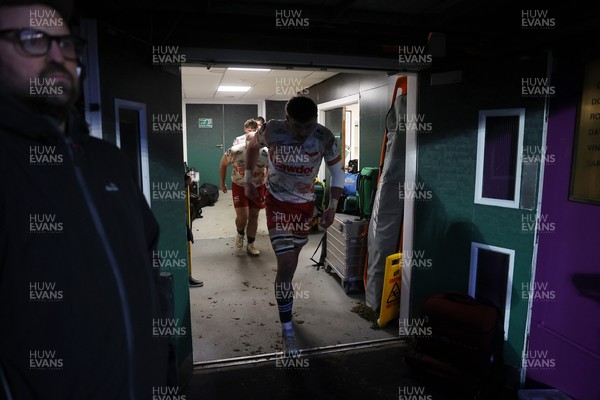 180126 - Northampton Saints v Scarlets - European Rugby Champions Cup - Max Douglas of Scarlets 