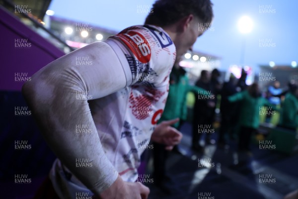 180126 - Northampton Saints v Scarlets - European Rugby Champions Cup - Ellis Mee of Scarlets 