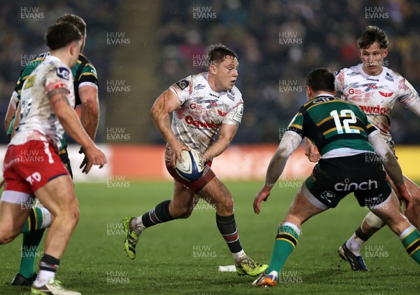 180126 - Northampton Saints v Scarlets - European Rugby Champions Cup - Sam Costelow of Scarlets 