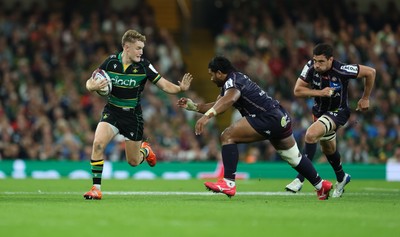 240525 - Northampton Saints v Union Bordeaux-Begles, EPCR Champions Cup Final - Fin Smith of Northampton Saints breaks away