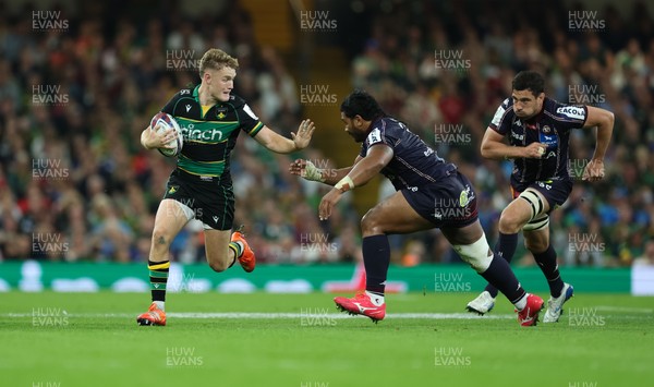 240525 - Northampton Saints v Union Bordeaux-Begles, EPCR Champions Cup Final - Fin Smith of Northampton Saints breaks away
