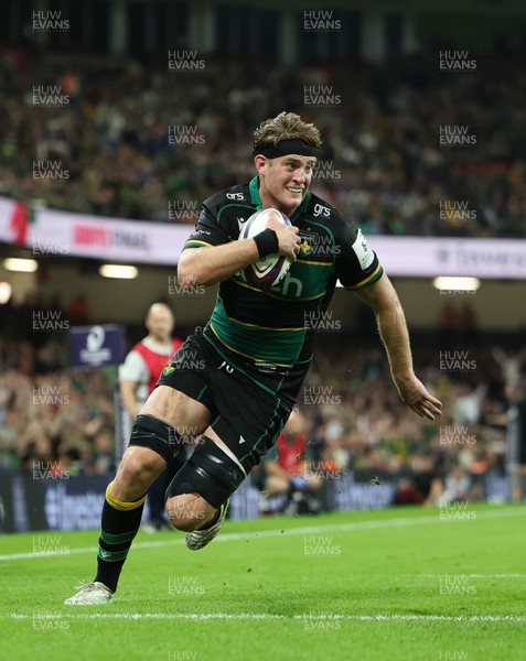 240525 - Northampton Saints v Union Bordeaux-Begles, EPCR Champions Cup Final - Alex Coles of Northampton Saints races in to score try