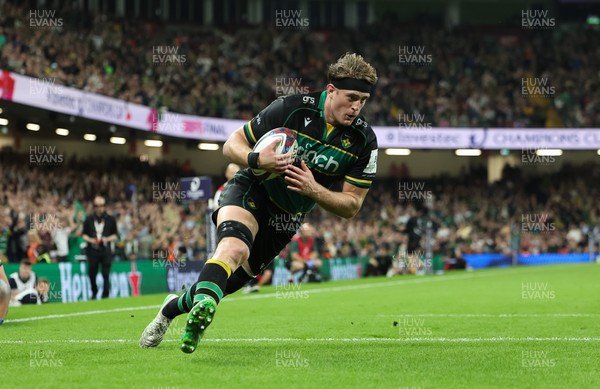 240525 - Northampton Saints v Union Bordeaux-Begles, EPCR Champions Cup Final - Alex Coles of Northampton Saints races in to score try