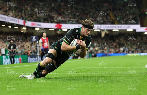 240525 - Northampton Saints v Union Bordeaux-Begles, EPCR Champions Cup Final - Alex Coles of Northampton Saints races in to score try
