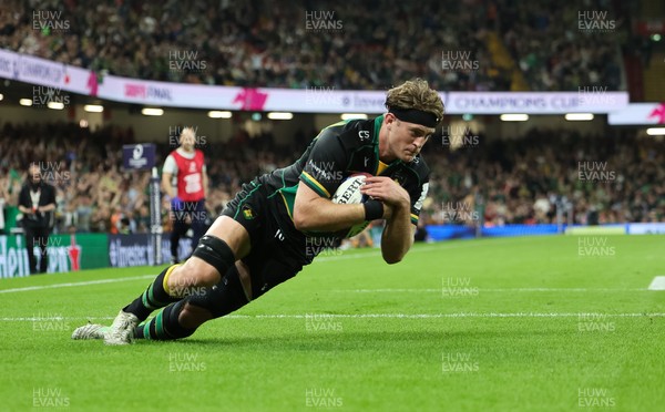 240525 - Northampton Saints v Union Bordeaux-Begles, EPCR Champions Cup Final - Alex Coles of Northampton Saints races in to score try