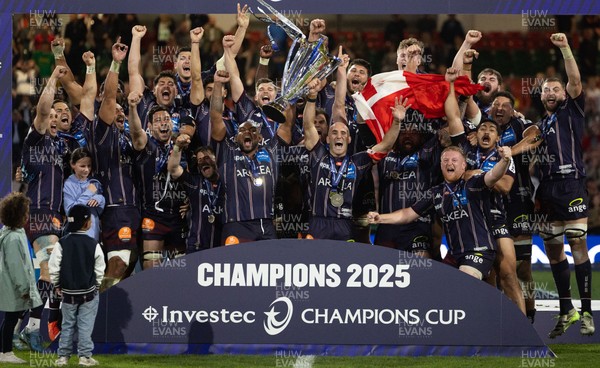 240525 - Northampton Saints v Union Bordeaux-Begles, EPCR Champions Cup Final - Union Bordeaux-Begles celebrate as they lift the Investec Champions Cup