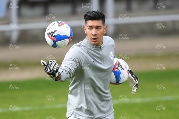 050920 - Northampton Town v Cardiff City - Carabao Cup First Round South - Neil Etheridge of Cardiff City