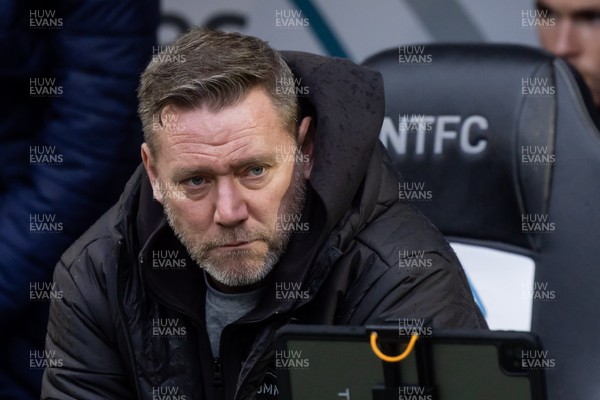 221125 - Northampton Town v Cardiff City - Sky Bet League 1 - Northampton Town Manager Kevin Nolan