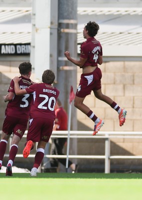 050926 - Northampton Town v Newport County, EFL Sky Bet League 2 - Northampton celebrate as Joseph O'Brien-Whitmarsh of Northampton Town scores late in the match