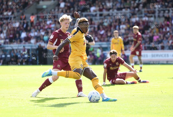 050926 - Northampton Town v Newport County, EFL Sky Bet League 2 - Shaquille Gwengwe of Newport County looks to shoot at goal