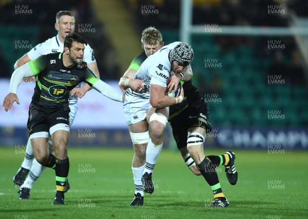 091217 - Northampton Saints v Ospreys - European Rugby Champions Cup - Dan Lydiate of Ospreys is tackled by David Ribbans of Northampton