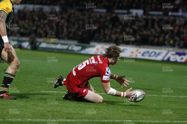 18.11.11 - Northampton Saints v Scarlets - Heineken Cup Scarlets' Liam Williams collects a kick ahead to score 