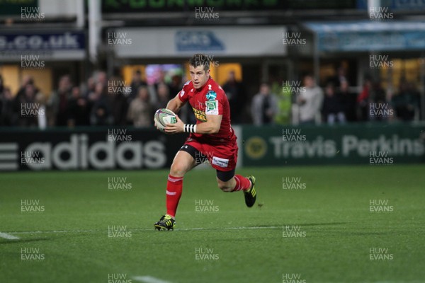 18.11.11 - Northampton Saints v Scarlets - Heineken Cup Scarlets' Gareth Davies makes a break 