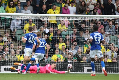 030525 - Norwich City v Cardiff City - Sky Bet Championship - Ethan Horvath of Cardiff City makes a save  at full stretch