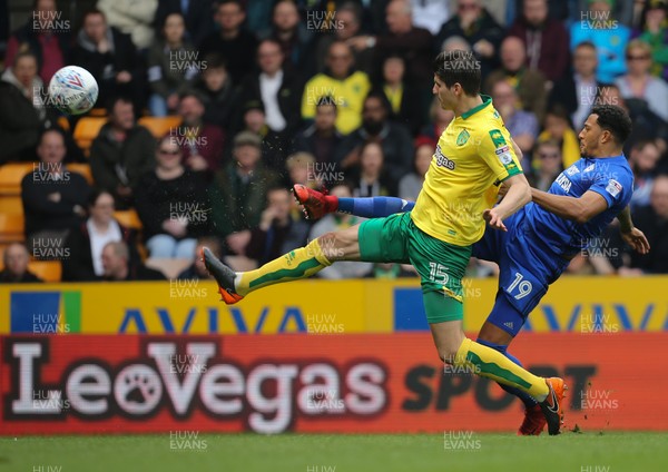 140418 - Norwich City v Cardiff City, Sky Bet Championship - Nathaniel Mendez Laing of Cardiff City and Timm Klose of Norwich City compete for the ball