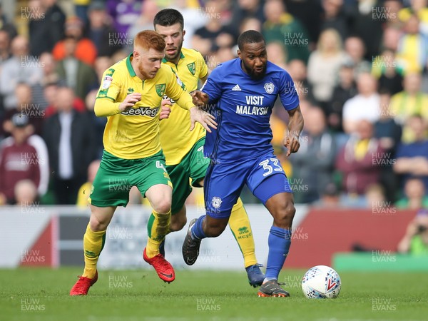 140418 - Norwich City v Cardiff City, Sky Bet Championship - Junior Hoilett of Cardiff City is challenged by Harrison Reed of Norwich City