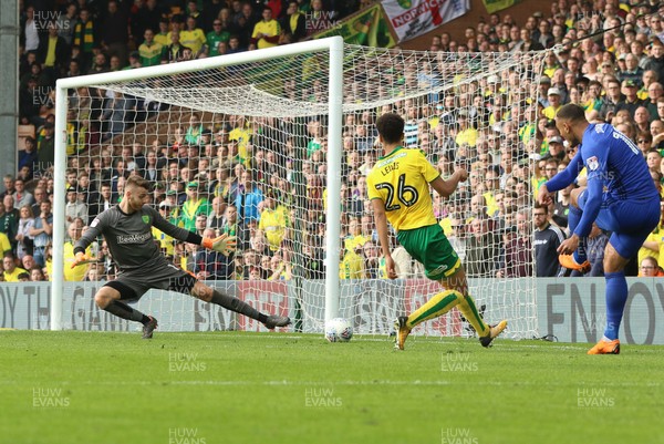 140418 - Norwich City v Cardiff City, Sky Bet Championship - Kenneth Zohore of Cardiff City shoots to score goal