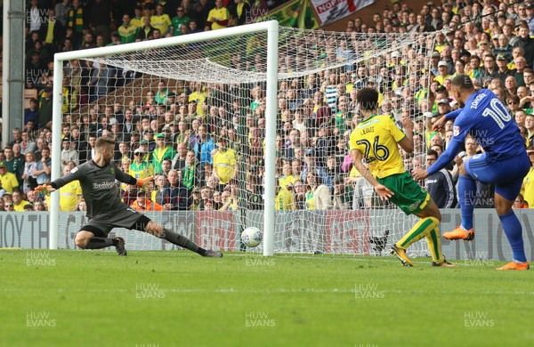 140418 - Norwich City v Cardiff City, Sky Bet Championship - Kenneth Zohore of Cardiff City shoots to score goal