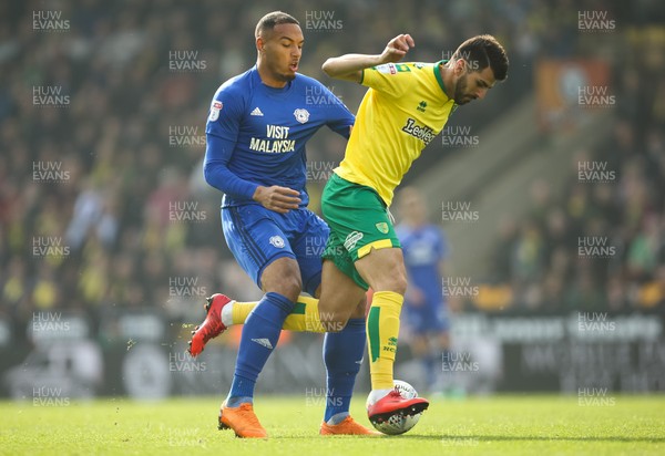 140418 - Norwich City v Cardiff City, Sky Bet Championship - Kenneth Zohore of Cardiff City and Nelson Oliveira of Norwich City compete for the ball