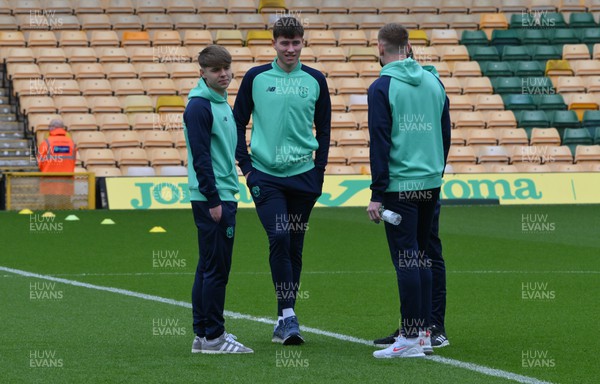 170224 - Norwich City v Cardiff City - Sky Bet Championship - Cardiff City players on the pitch before the game