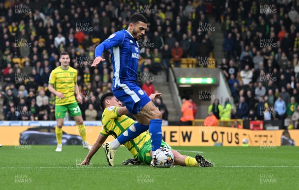 170224 - Norwich City v Cardiff City - Sky Bet Championship - Karlan Grant of Cardiff City avoids a tackle from Marcelino Nunez of Norwich City