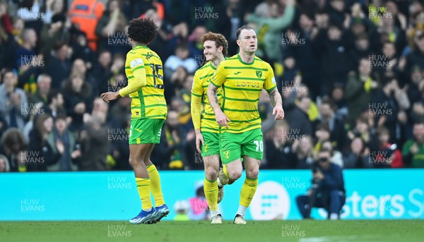 170224 - Norwich City v Cardiff City - Sky Bet Championship - Josh Sargent of Norwich City celebrates after scoring the equaliser (middle)