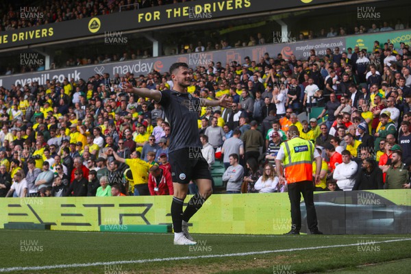 220423 - Norwich City v Swansea City - Sky Bet Championship - Liam Cullen of Swansea City celebrates his goal