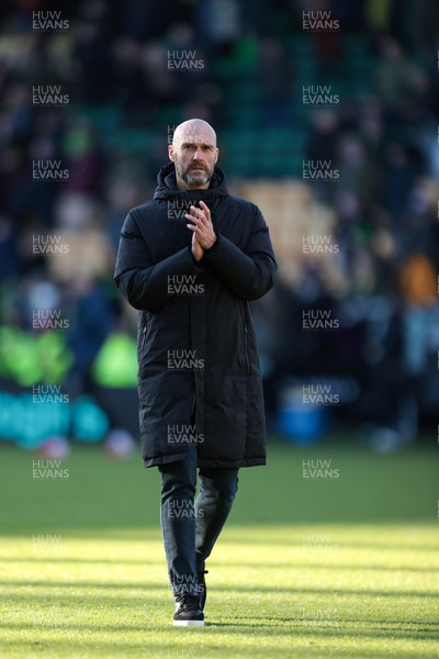 250125 - Norwich City v Swansea City - Sky Bet Championship - Luke Williams Head Coach of Swansea City applauding fans after the match