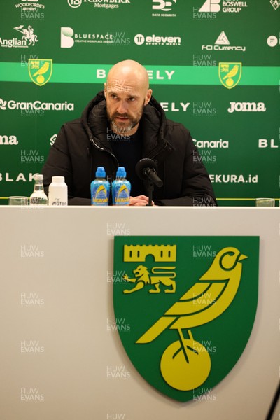 250125 - Norwich City v Swansea City - Sky Bet Championship - Luke Williams Head Coach of Swansea City