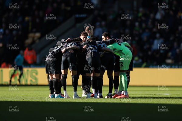 250125 - Norwich City v Swansea City - Sky Bet Championship - Swansea pre match huddle 