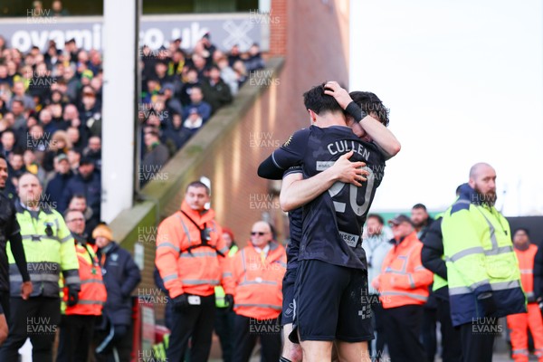 250125 - Norwich City v Swansea City - Sky Bet Championship - Liam Cullen of Swansea City celebrates scoring Swansea’s first goal 