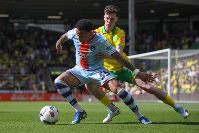 250426 - Norwich City v Swansea City - Sky Bet Championship - Ronald of Swansea City battles for the ball